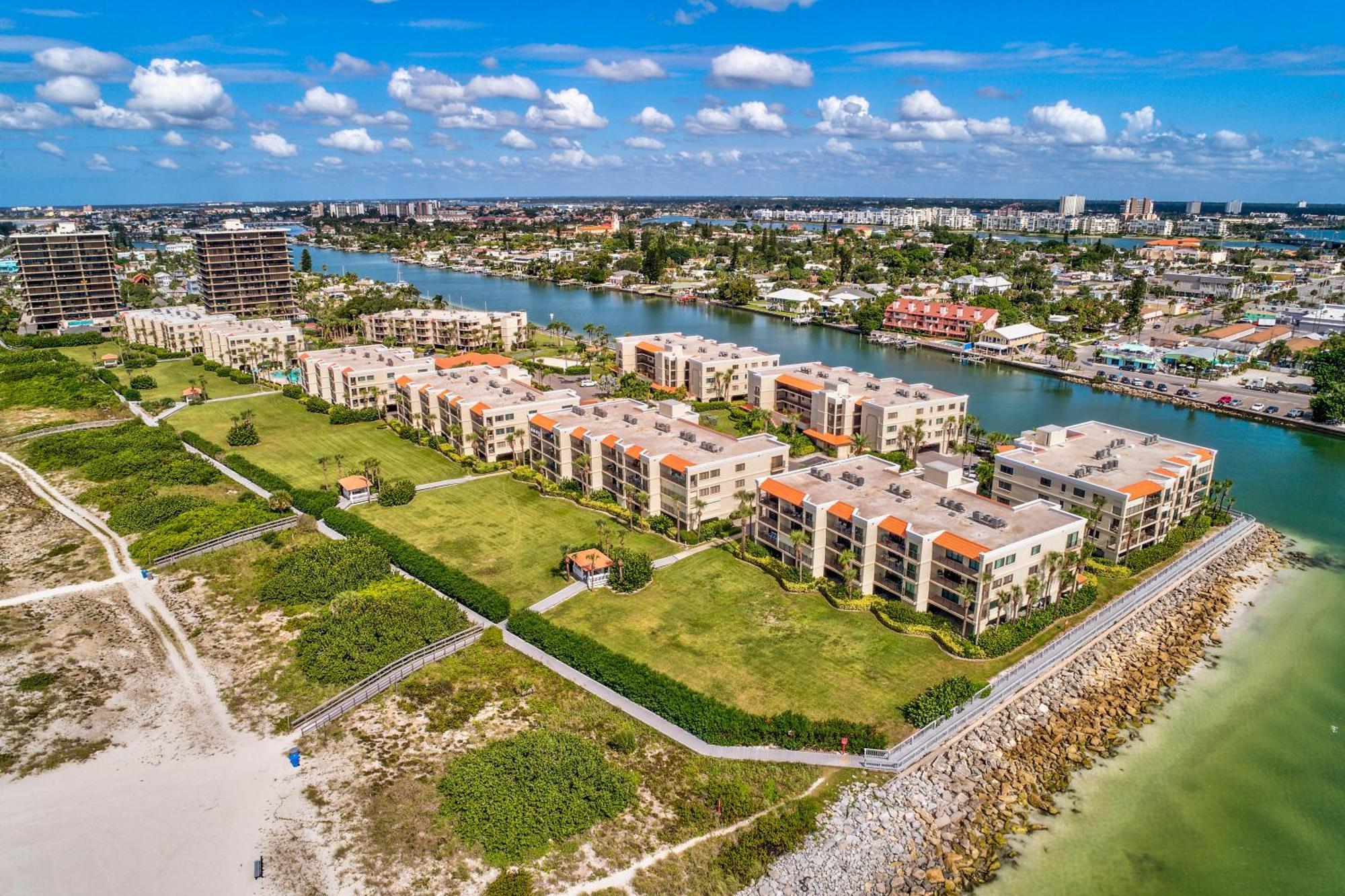 Land'S End 5-204 Gulf-Bay Front - Premier Villa St. Pete Beach Exterior photo